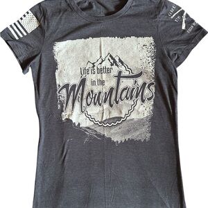 Women’s Charcoal 'Life is Better in the Mountains' Grunt Style Graphic Tee